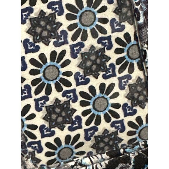 VERA BRADLEY Zip ID Case Wallet Charcoal blue Medallion RARE keychain - Picture 4 of 5